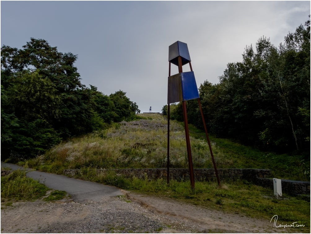 Blick von unten über den Korridorpark nach oben