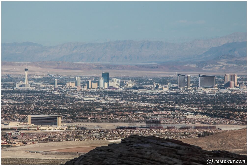 Der Strip vom Red Rock Canyon aus gesehen, solch ein Panorama hat man hier nur selten