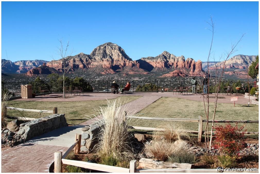 Besucherterrasse der Sky Ranch Lodge