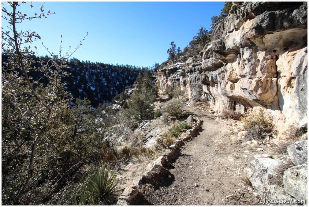 Walnut Canyon Trail