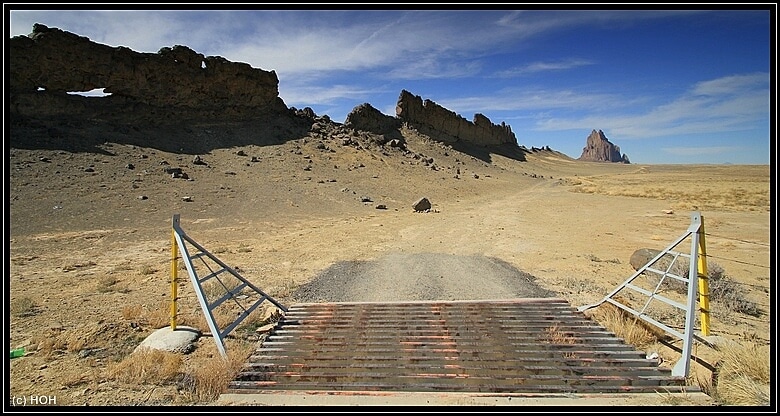 Die Dirt Road zum Ship Rock