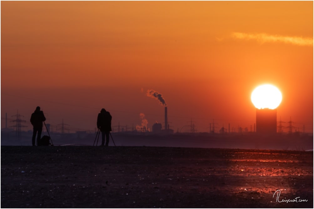 Sonnenuntergang am Gasometer in Oberhausen von der Schurenbachhalde aus