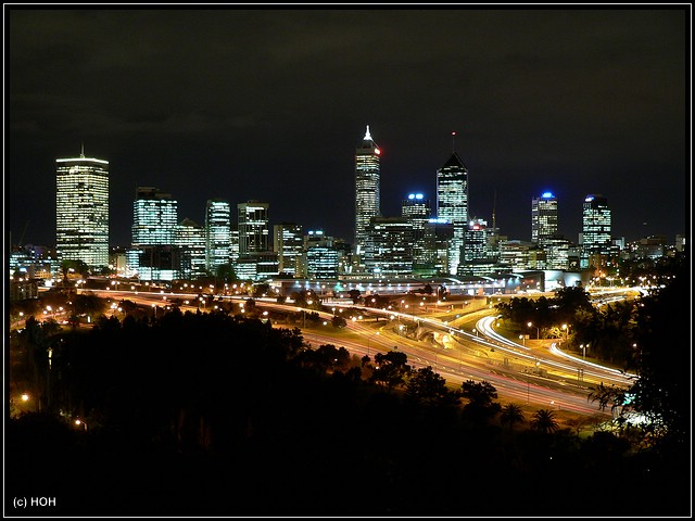 Perth Skyline bei Nacht ... vom Kings Park aus gesehen