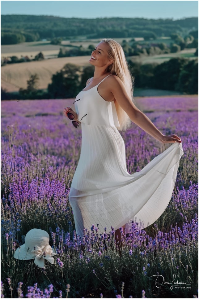 Lavendel bietet eine traumhafte Kulisse für Modelfotos, wie hier zB mit Vanessa