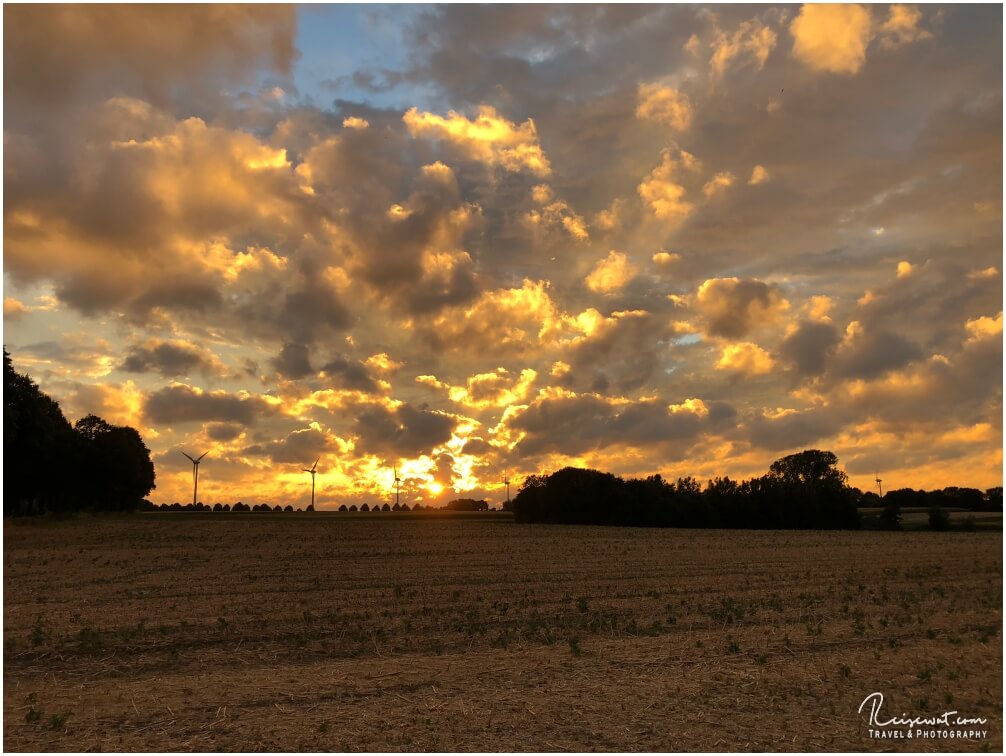 Einer der für mich persönlich schönsten Sonnenuntergänge die ich hier jemals gesehen habe in meiner Umgebung