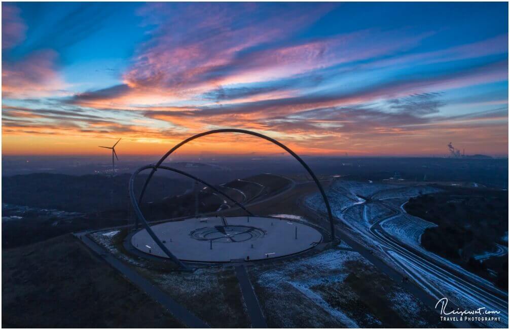 Die Halde Hohewart liegt etwas über 150m hoch und ist ideal um den Sonnenuntergang anzuschauen