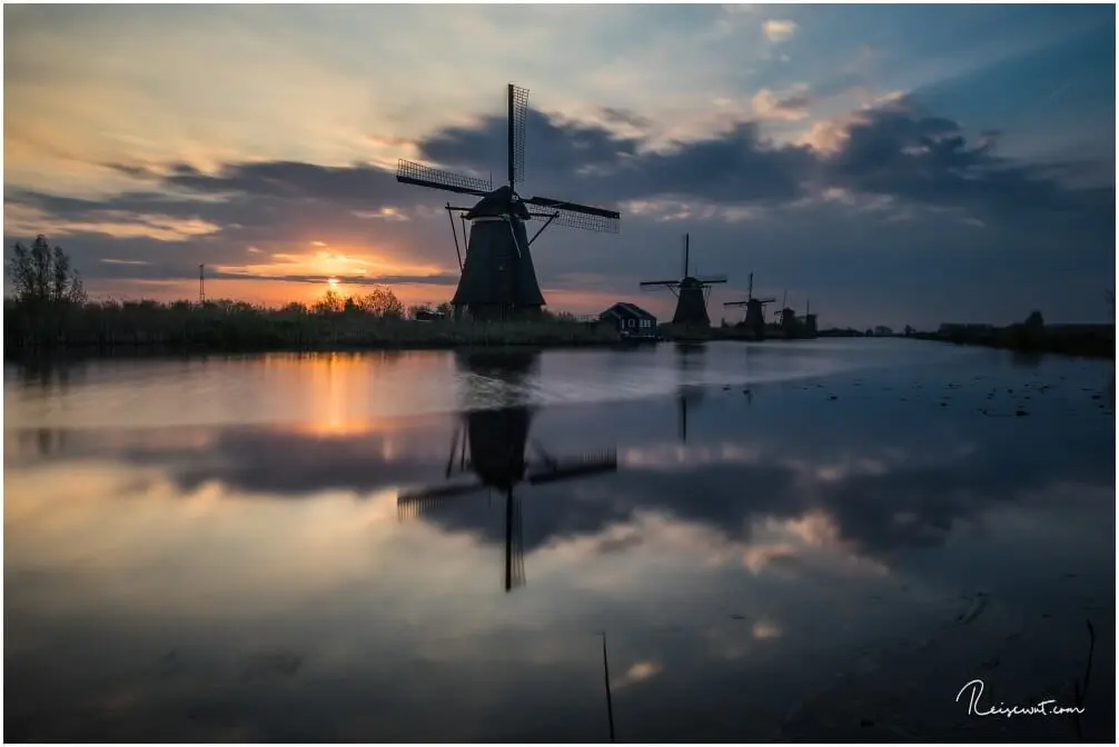 Ein fast perfekter Sonnenaufgang bei den Windmühlen in Kinderdijk