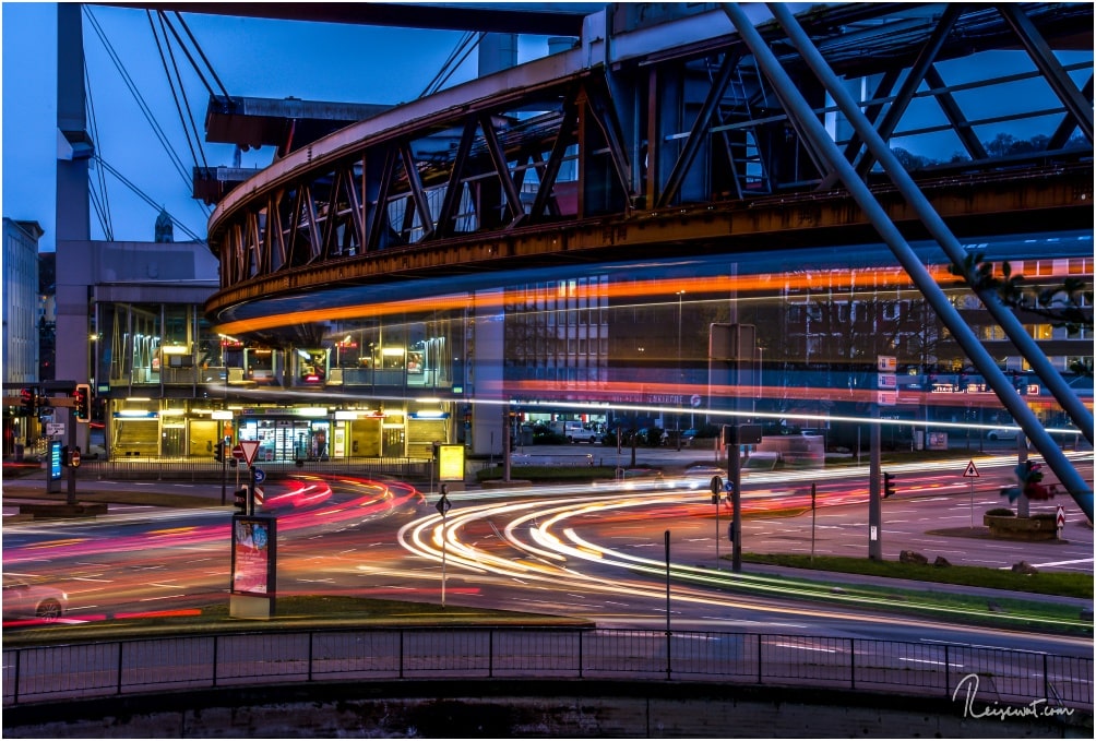 Berühmt - Die Schwebebahn in Wuppertal ist quasi weltberühmt