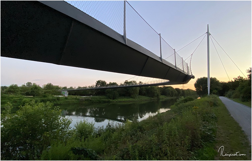 Radwege links und rechts der Brücke geben eine gute Anbindung