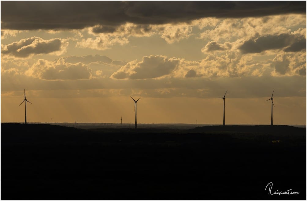 Zum Sonnenuntergang kann man mit einem Teleobjektiv tolle Lichtstimmungen einfangen