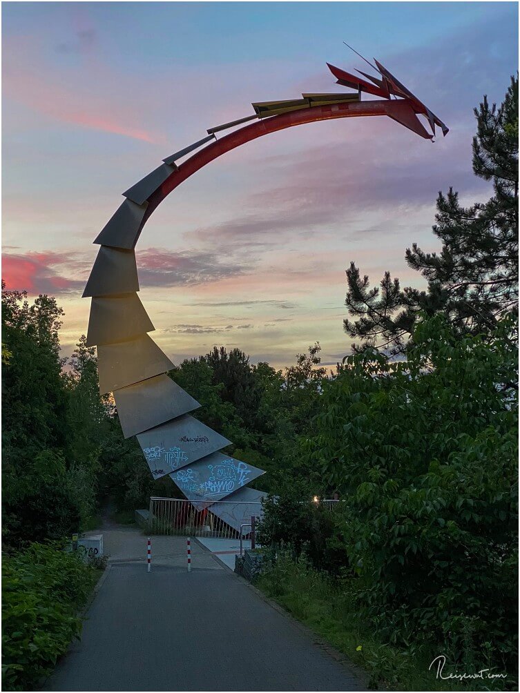 Die Drachenbrücke in Recklinghausen-Herten befindet sich etwas versteckt im Osten der Halde Hoheward