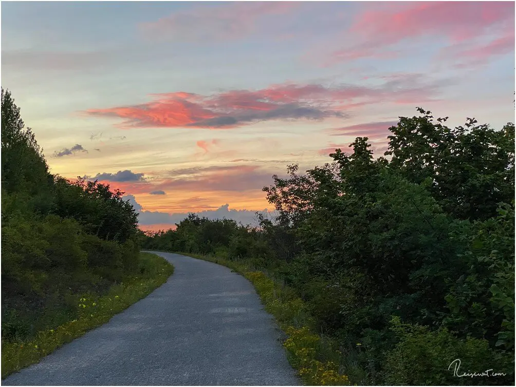 Wandern auf der Balkonpromenade zum Sonnenuntergang