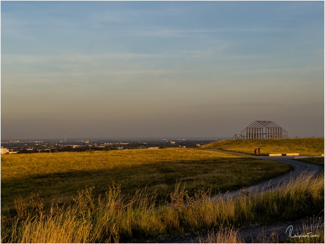 Wiesenlandschaft oben auf dem Haldenplateau