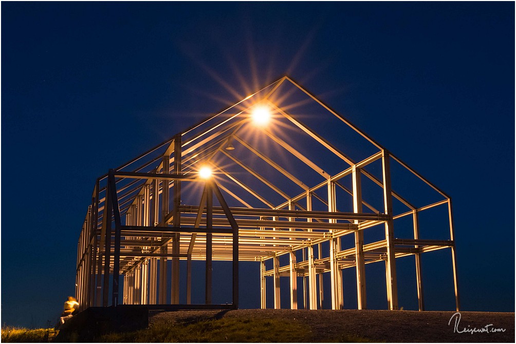 Das Hallenhaus zur blauen Stunde
