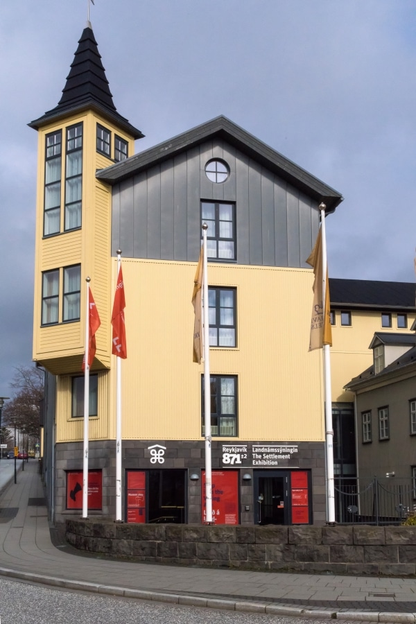 Ein Besuch den Reykjavík 871±2 biete sich an einem regnerischen Tag in Reykjavik ebenfalls an