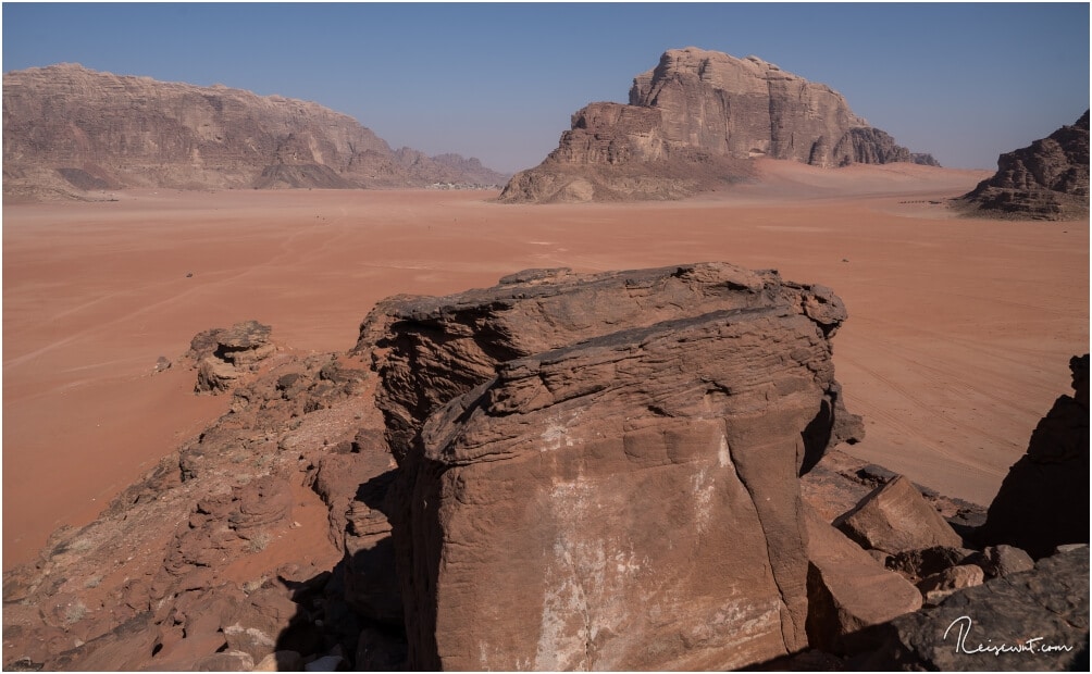 Aussicht vom Kopf der Big Red Dune. Im Hintergrund: Rum Village. Link würde es nach Lawrence Spring gehen. Recht befindet sich der Drehort vom "Marsianer"