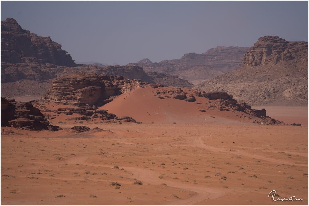 Die Big Red Sand Dune vom Wadi Rum Nomads Basecamp aus fotografiert