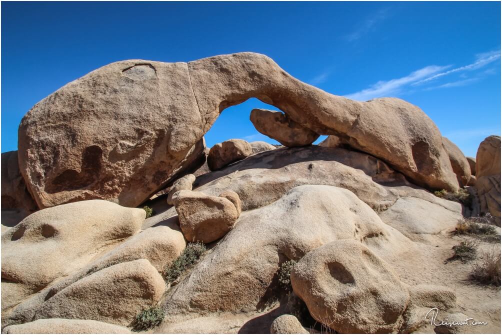Der Arch Rock ist deutlich größer als man glauben mag