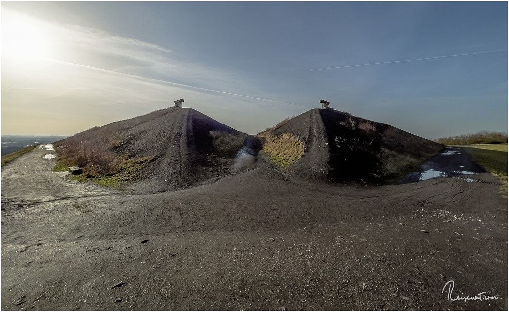 Der höchste Punkt der Halde Rungenberg, die beiden Pyramide mit den Strahlern