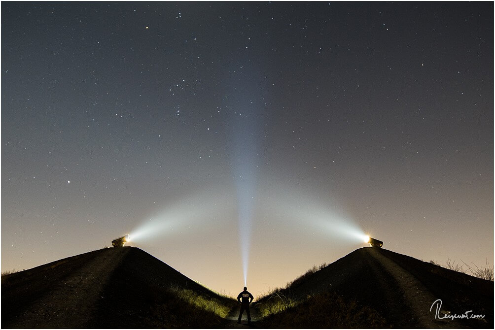 Die beiden Lichtkanonen auf der Rungenberghalde sind ein tolles Motiv Nachts