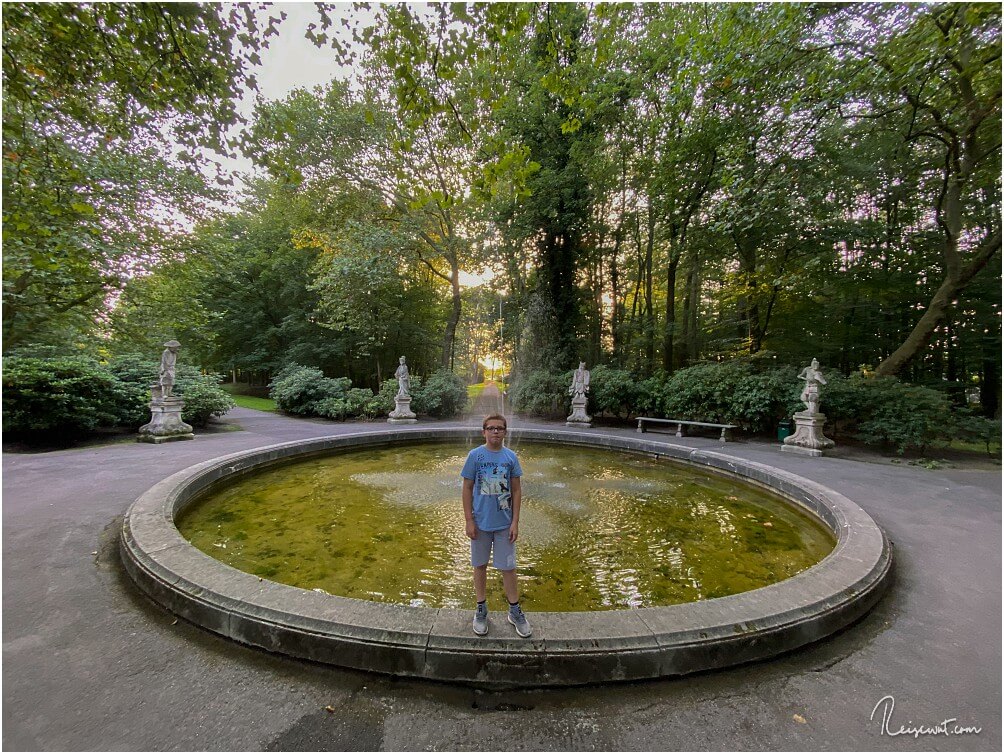 Der 11 m große Chinesenbrunnen im Ostgarten