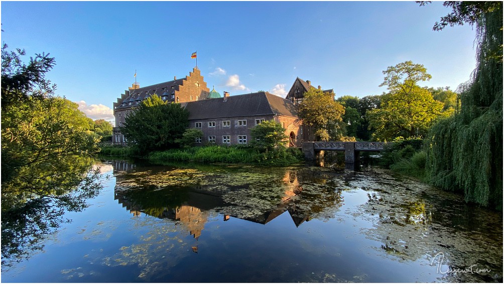 Gerade an windstillen Tagen bieten sich durch den Schlossteich tolle Möglichkeiten zum Fotografieren