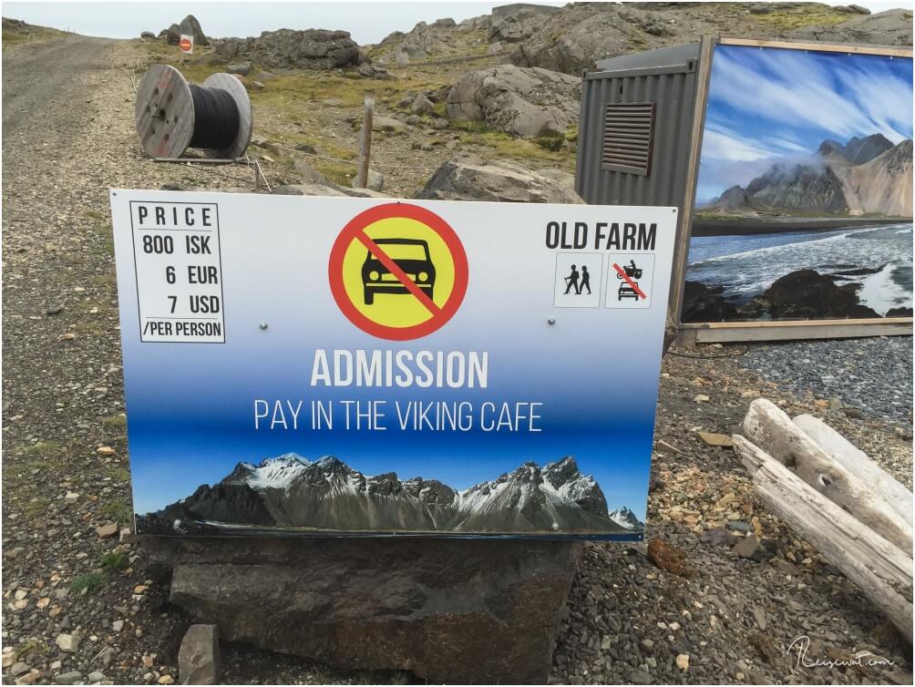 Auf dem Schild beim Viking Cafe steht alles was man wissen muss 