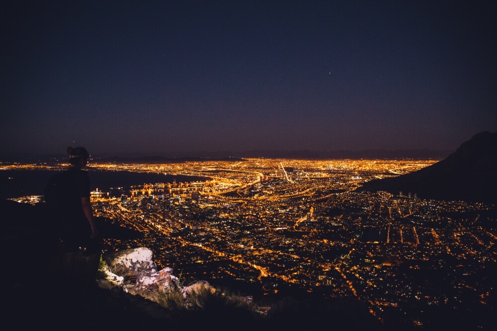 Einer der besten Tipps für Kapstadt ist ein Spaziergang auf den Lions Head vor Sonnenaufgang
