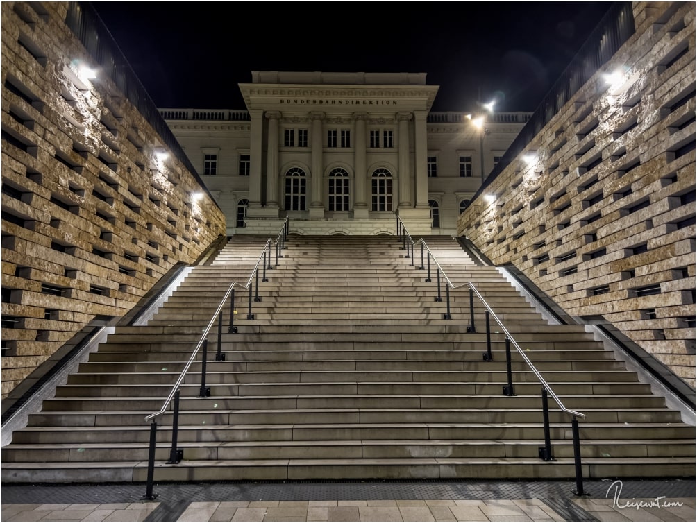 Die fotogene Treppe hoch zur Bundesbahndirektion