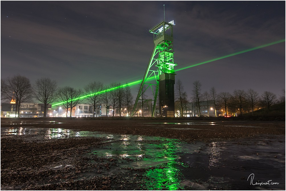 Der grüne Laserstrahl vom Hammerkopfturm zur Zeche Erin