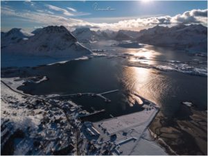 Blick von Rambergstranda in Richtung Fredvang Brücken