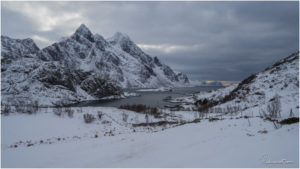 Fjord auf der Zufahrt zum Unstad Beach