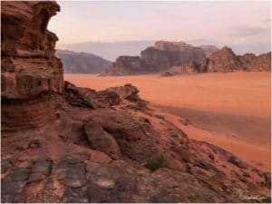 Ausblick ins Wadi Rum von einem Felsen oberhalb unseres Camp