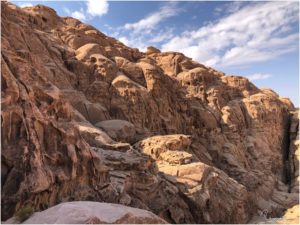 Wanderung zur Burdah Rock Bridge