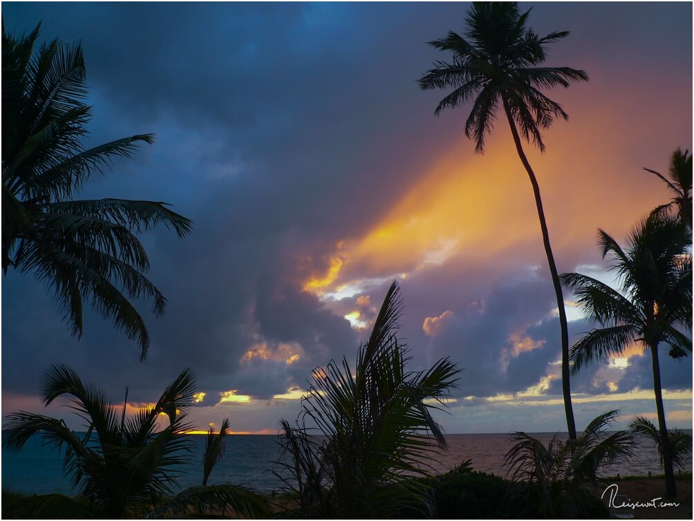 Als wir wach werden bahnt sich bereits ein gigantischer Sonnenaufgang über dem Meer an