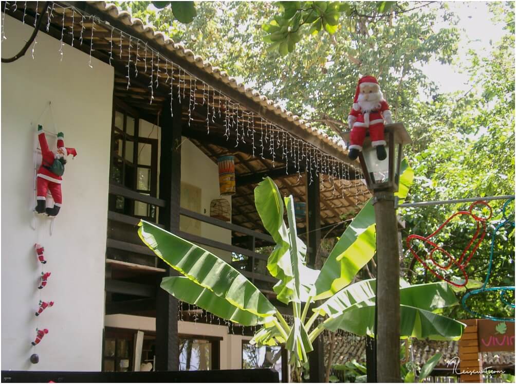 Weihnachtsdeko unter Palmen, das ist schon recht kurios