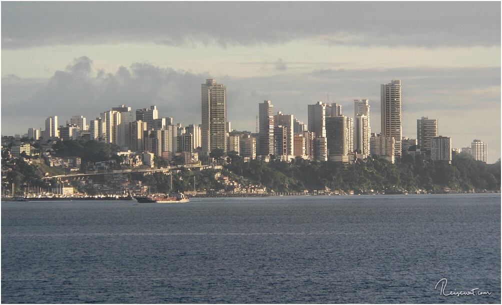 Salvador de Bahia aus einiger Entfernung aufgenommen