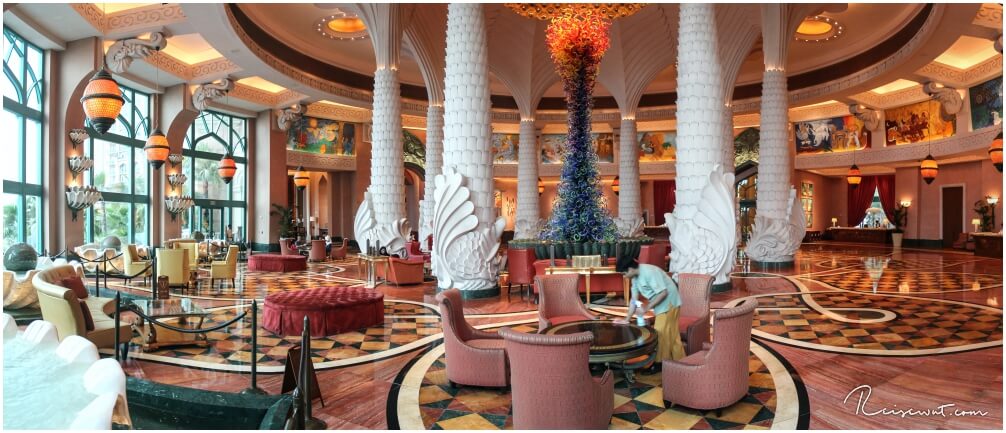 Die gewaltige Lobby im Atlantis The Palm Dubai Hotel