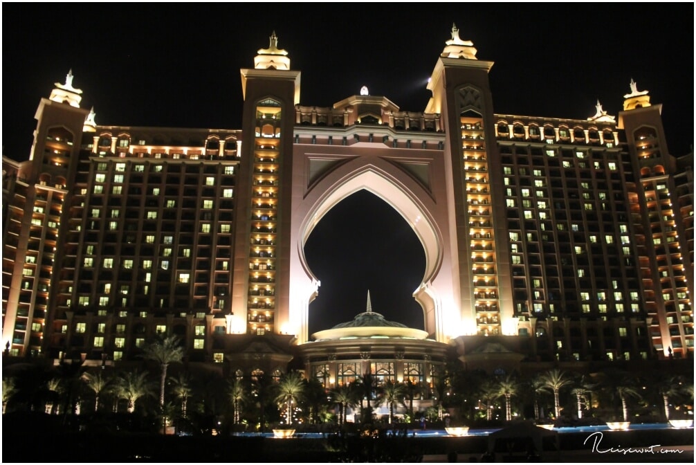 Auch Nachts macht das Atlantis Dubai The Palm einiges her, wenn die Lichter angegangen sind