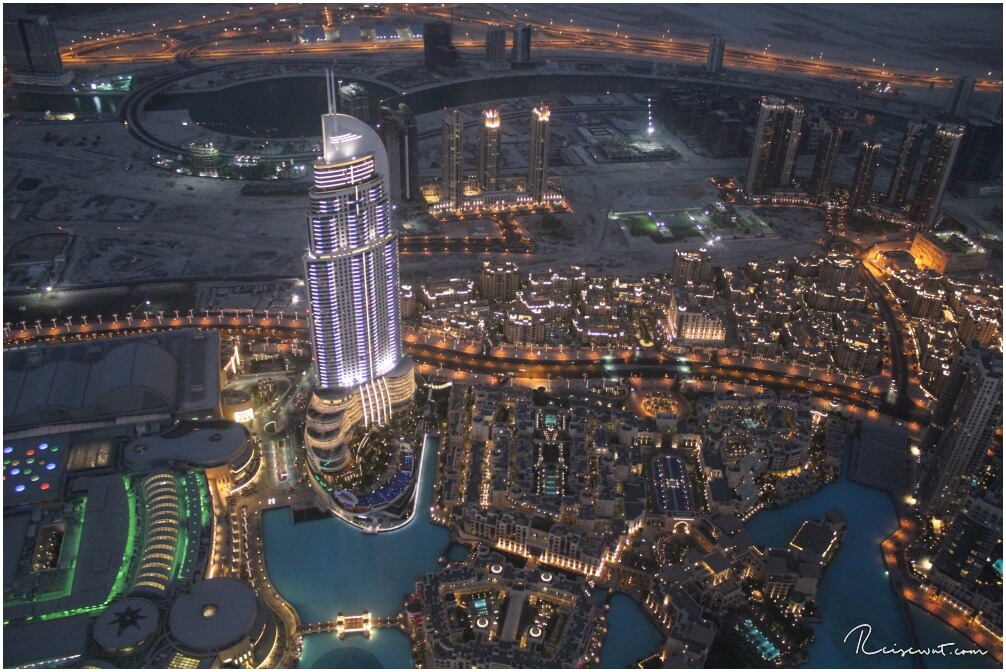 Blick von oben aufs abendliche Dubai