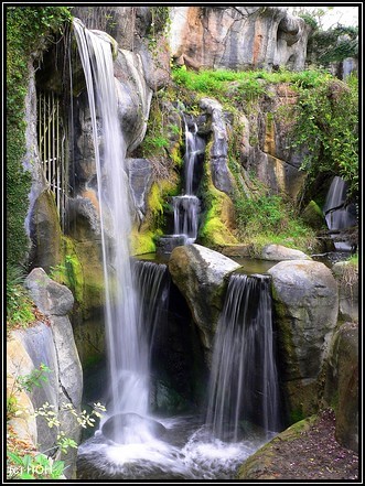 Myombe Reserve Waterfall ... 1/4s