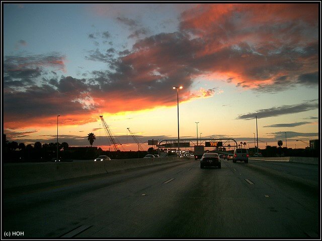 Wir fahren auf der Tampa Interstate in Richtung Sonnenuntergang