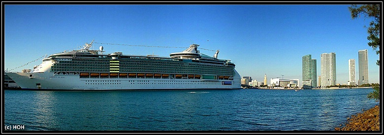 Liberty of the Seas im Hafen von Miami