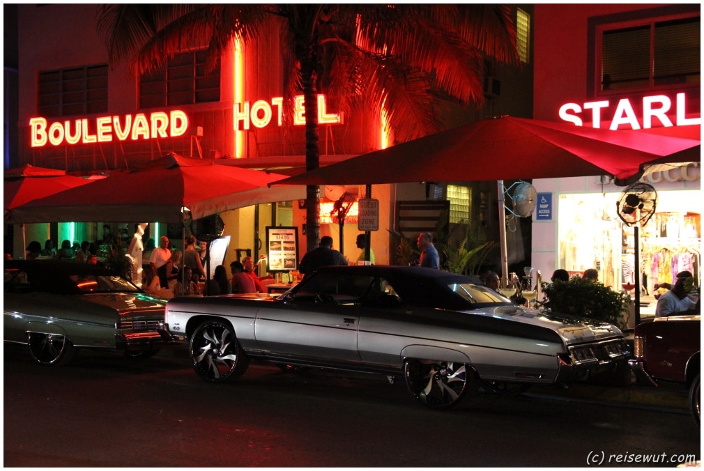 Muscle Car am abendlichen Ocean Drive