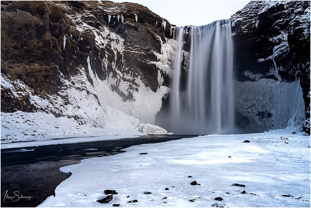 Der winterliche Skogafoss