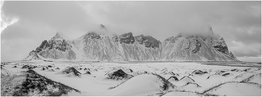 Der fotogene Berg Vestrahorn im zarten Winterkleid