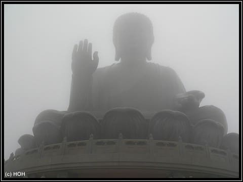Der Tian Tan - Buddha, die größte freisitzende Buddhastatue der Welt