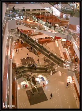In der Festival Walk Mall