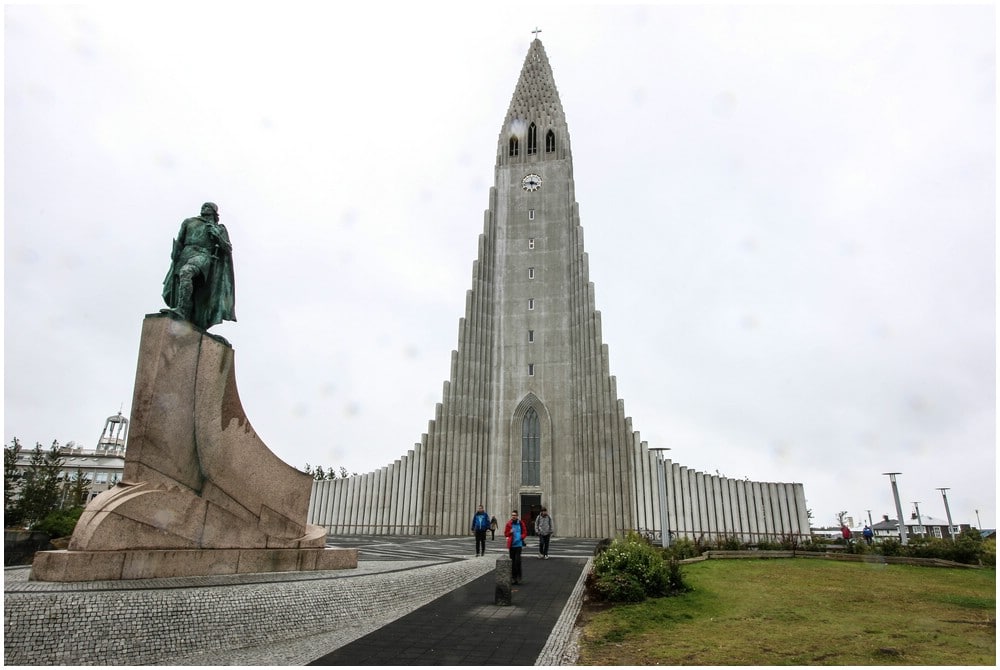 Eines der Wahrzeichen von Reykjavik ist zweifellos die Hallgrímskirkja