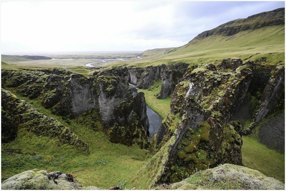 Fjaðrárgljúfur Canyon